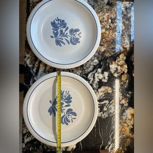 Vintage Yorktowne Pfaltzgraff (2) 10.25” Dinner Plates. No Chips or Cracks.